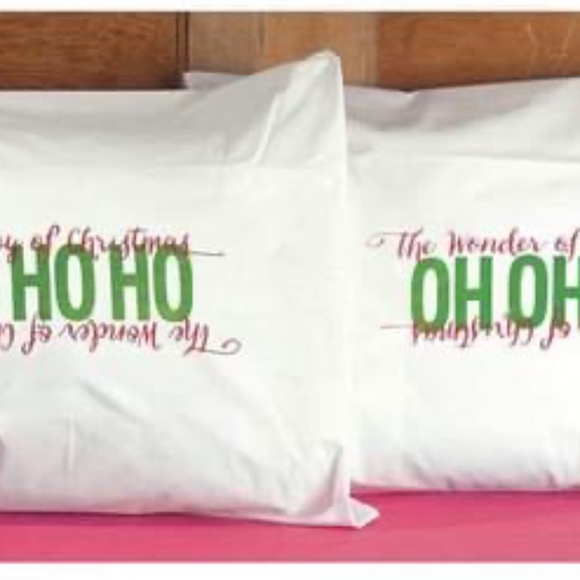 Jozie B Holiday Pillow Cases. Set of 2 Pillow Case - Picture 1 of 2